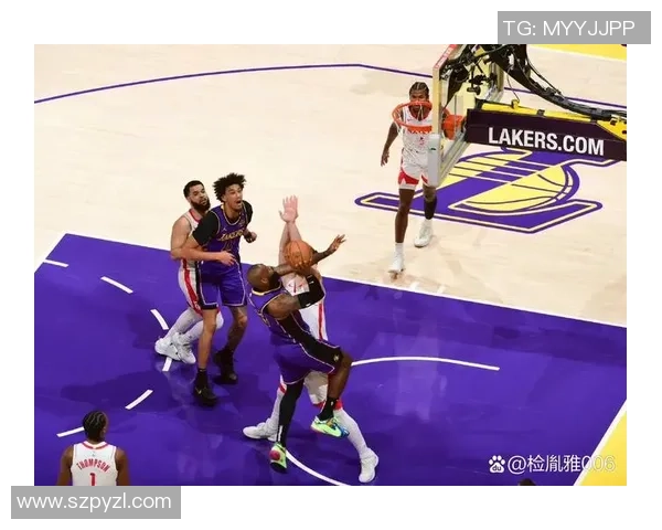 湖人快船对决激战正酣球迷热情高涨期待精彩瞬间